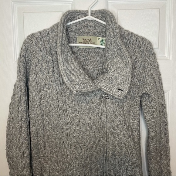 ARAN Sweater Market Ireland 100% Merino Wool Grey Zip Cardigan Small - Picture 8 of 9